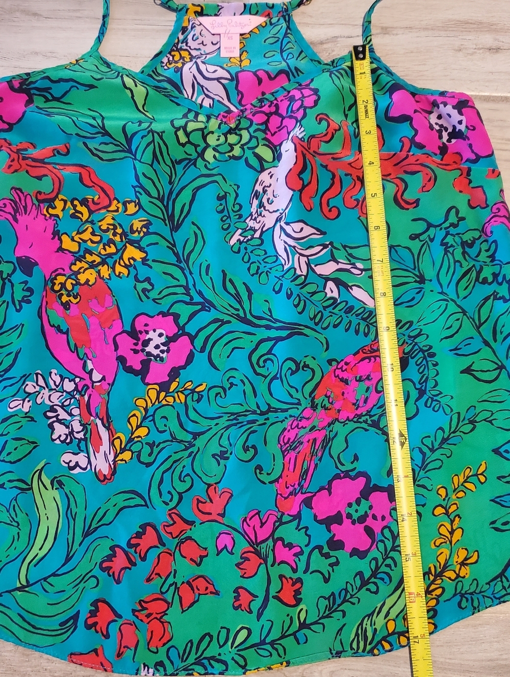 Lilly Pulitzer Dusk 100 % Silk Tank Top Shake Your Tail Feathers XS Green Parrot - Picture 4 of 8